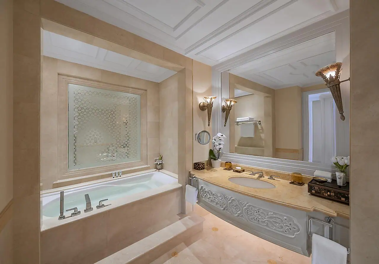 Deluxe Sea View Room bath